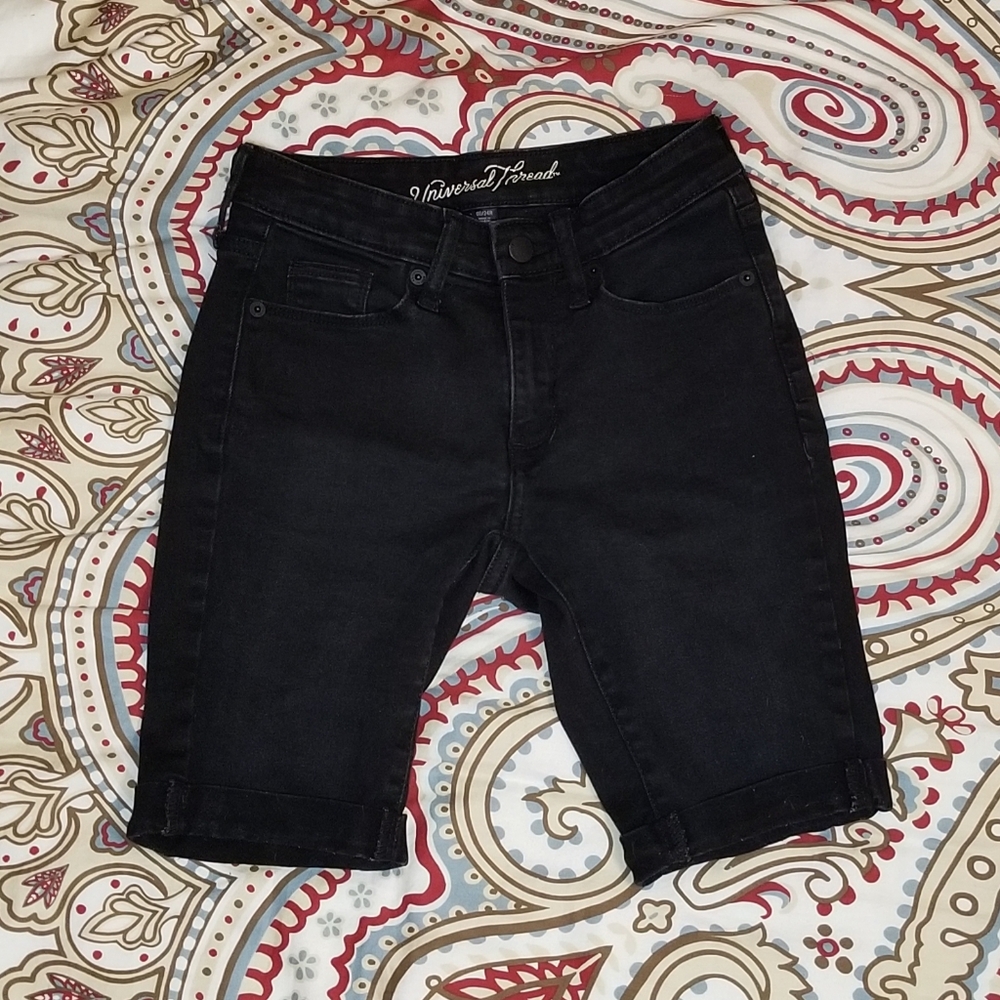 Universal Thread Women's Shorts 00/24R Black Cuffed Bermuda Jean **CLEARANCE**